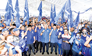 Mahathir denied Sabah, S'wak rights